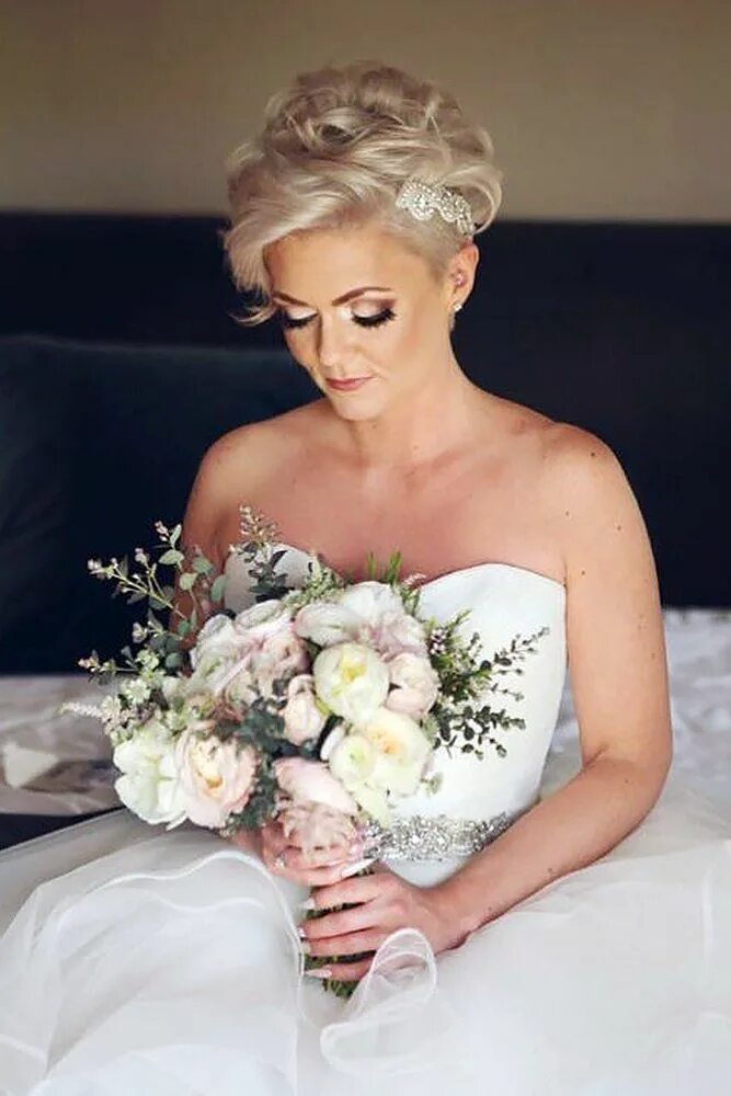 Прическа невеста фото коротки волос 15 Elegant Wedding Hairstyles: Ideas & Expert Tips Short wedding hair, Wedding h