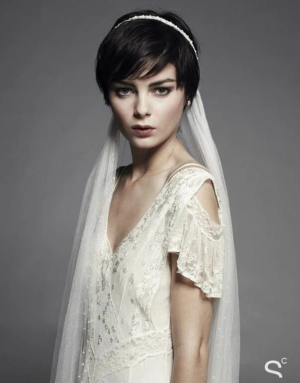 Прическа невеста фото коротки волос Modern Bride: 5 Ways To Look Stylish At Your Wedding Short hair bride, Short wed