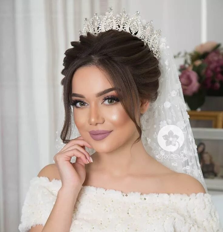 Прическа невесты 2024 и макияж свадебный Pin by Yasemin Güveli on Düğün çiçekleri Bride hairstyles, Wedding hairstyles, H