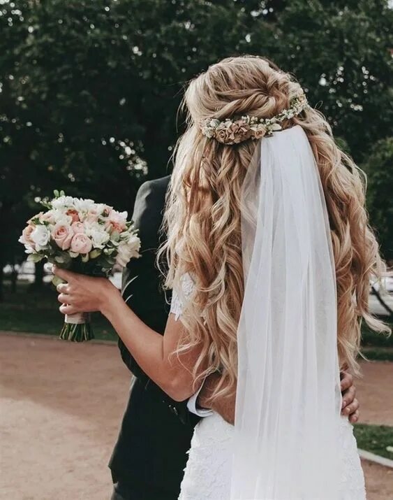 Прическа невесты на длинные волосы распущенные Chic Garden Wedding Hairstyles Flowers in hair, Bridal hair pieces, Bridal hair 