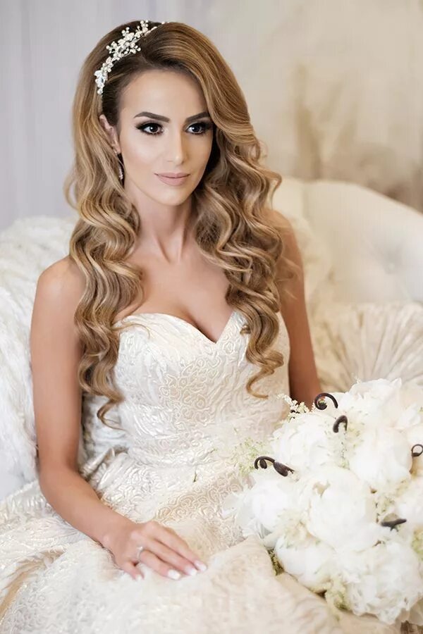 Прическа невесты на длинные волосы распущенные Pin by melissa on wedding tops Wedding hairstyles, Wedding hair down, Best weddi