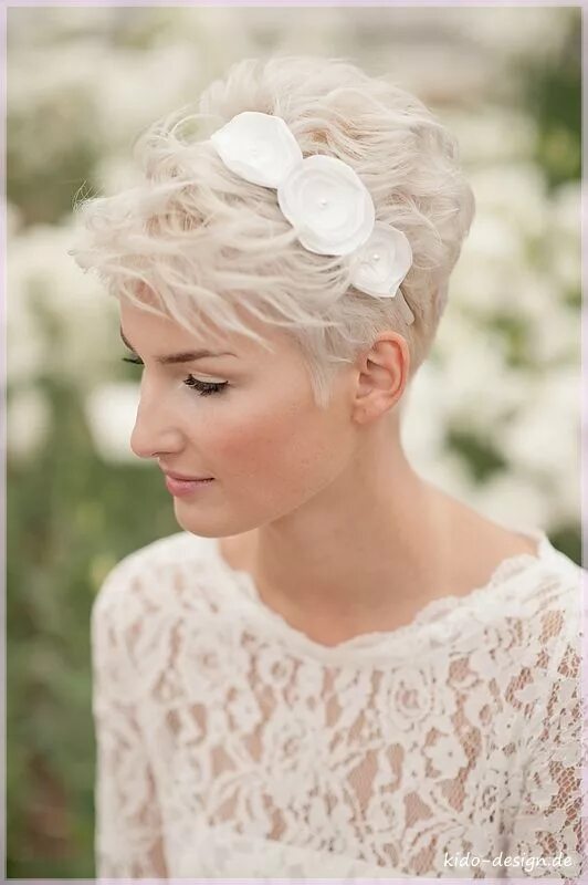 Прическа невесты на короткие волосы Brautreif in Ivory Short hair bride, Pixie wedding hair, Short wedding hair