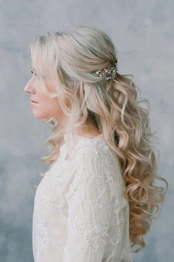 Прическа невесты на средние волосы распущенные Half up Hair 17 Half Up Wedding Hairstyles Tania Maras Wavy wedding hair, Weddin