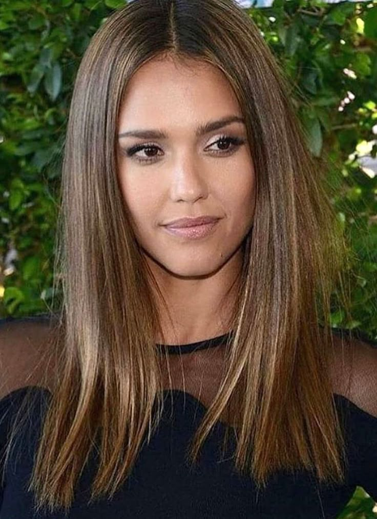 Прическа ниже плеч фото Pinterest: deborahpraha ♥ jessica alba with medium length hair Medium length hai