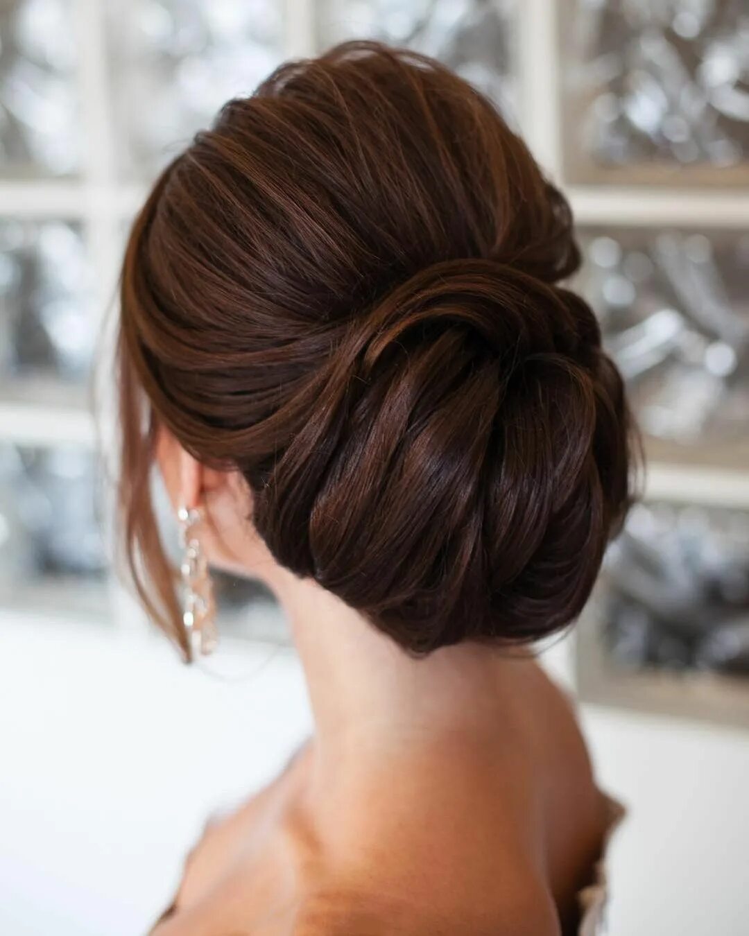 Прическа нижний пучок на средние Pinterest Wedding Hairstyles Ideas 2024 Guide Прически, Модные прически, Прическ