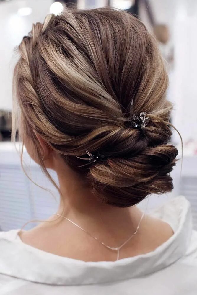 Прическа низкий пучок на длинные 32 Chignon Bun Hairstyles To Get A Stylish Look Hair styles, Long hair styles, W