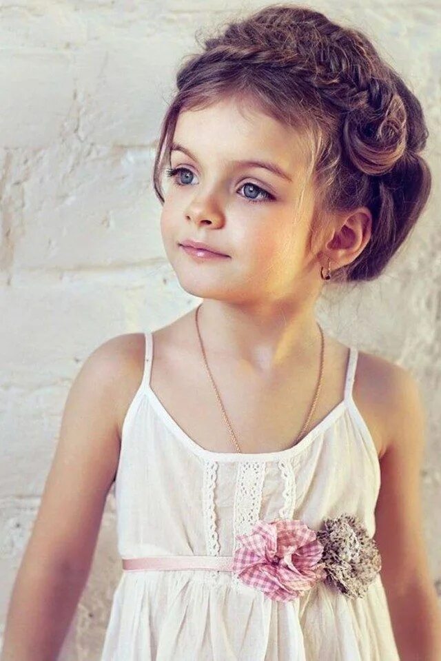 Прическа очень красивая девочки Coiffure petite fille pour mariage- 30 filles d'honneur superbes Flower girl hai