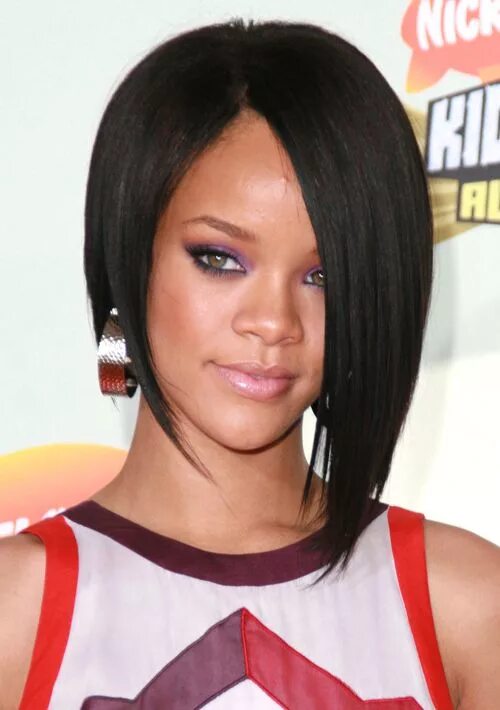 Прическа одна сторона длиннее другой Rihanna's Short Haircuts: Best Styles Over the Years. Rihanna short haircut, Bob