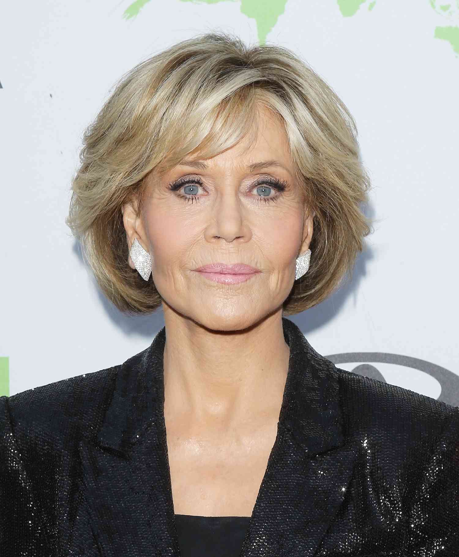 Прическа омолаживающая фото Jane Fonda's Beauty Evolution From the '50s to Today