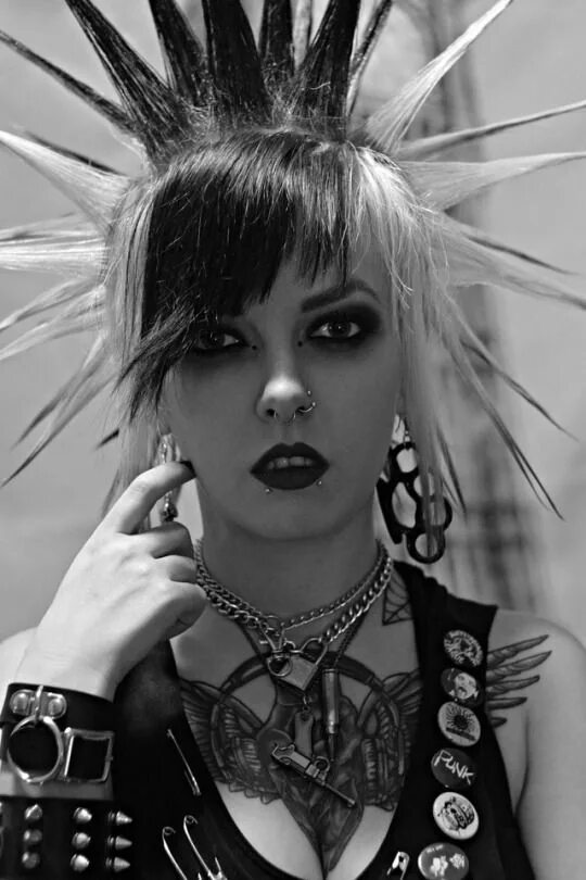 Прическа панк рок женская Christina Chaos Punk rock girls, Punk rock fashion, Punk rock hair