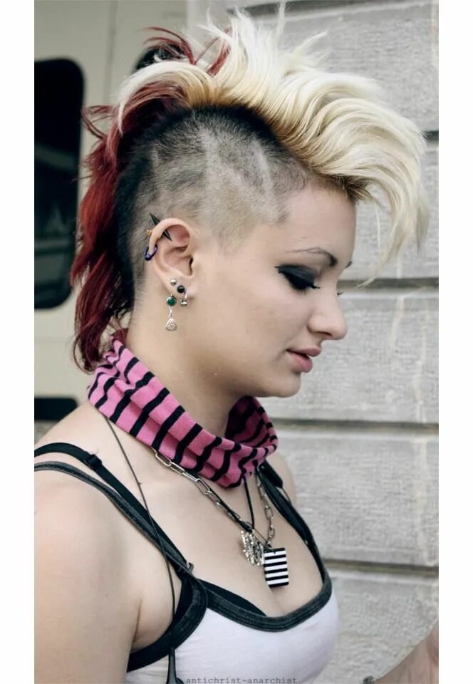 Прическа панк рок женская Pin de omega580 en Punk Estilo punk, Cortes de pelo, Peinados