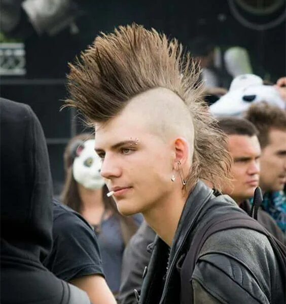 Прическа панка 15 Upscale Punk Mohawk Hairstyles for Men - Men's Hairstyle Tips Punk mohawk, Pu