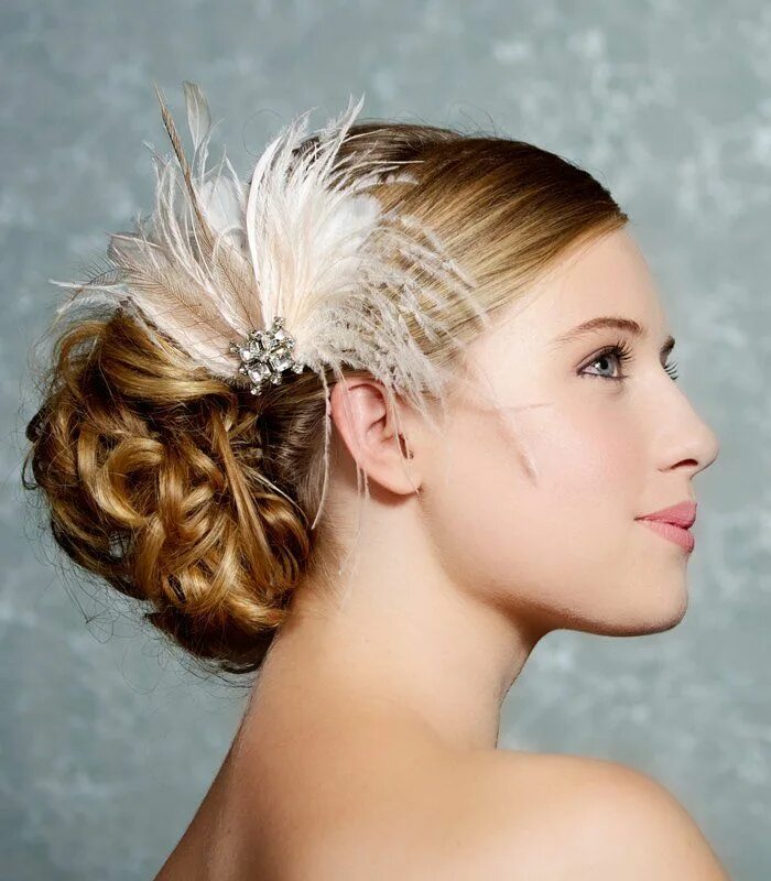 Прическа перья на средние волосы Feather Fascinators Wedding Wedding hair clips, Bridal hair accessories, Wedding