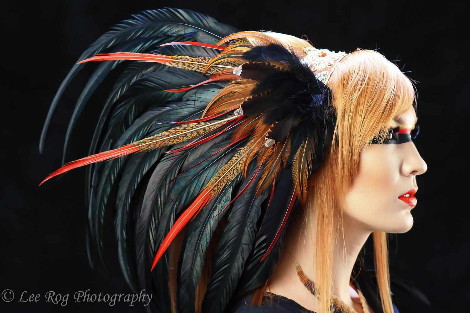 Прическа перьями на средние Feather Headdress - Ishtar Feather Headdress. $250.00, via Etsy. Headdress, Feat