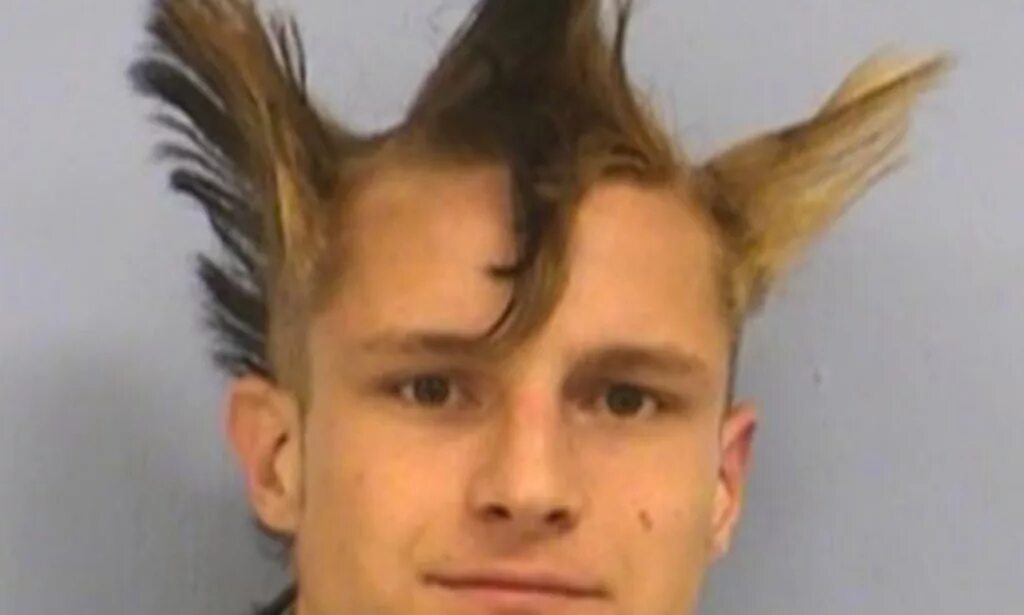 Прическа петух Johnathan Washburn, with bizarre triple mohawk, arrested for attacking someone w