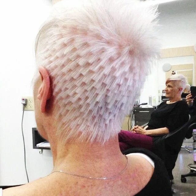 Прическа пиксель для женщины фото Philip Ring @phildoeshair I don't know who ...Instagram photo Websta Short hair 