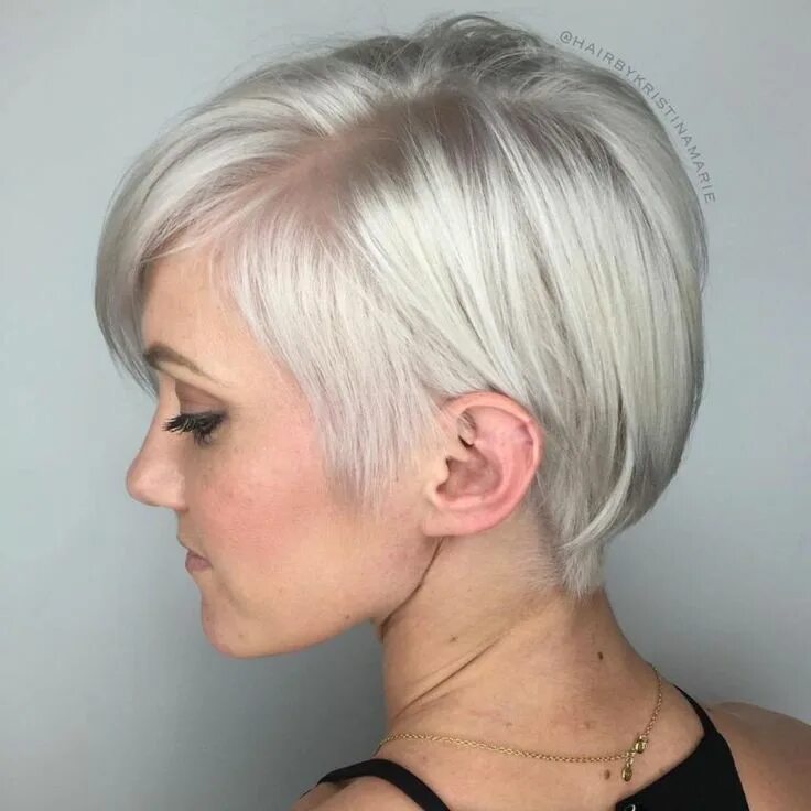 Прическа пиксель на короткие волосы Sleek Metallic-White Pixie Bob Short hair styles, Modern short hairstyles, Short