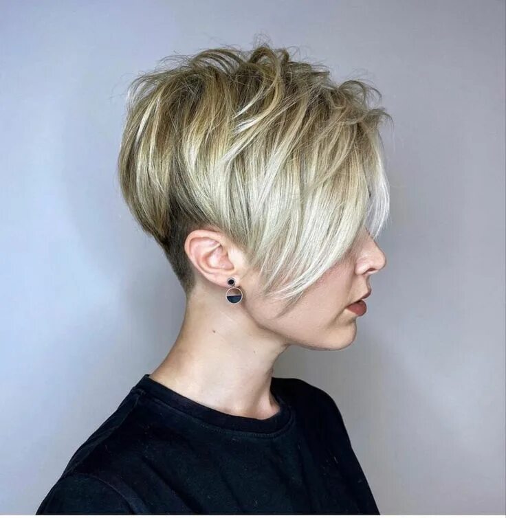 Прическа пикси фото на средние Pin on Hair Short hair undercut, Short hair haircuts, Short hair styles pixie