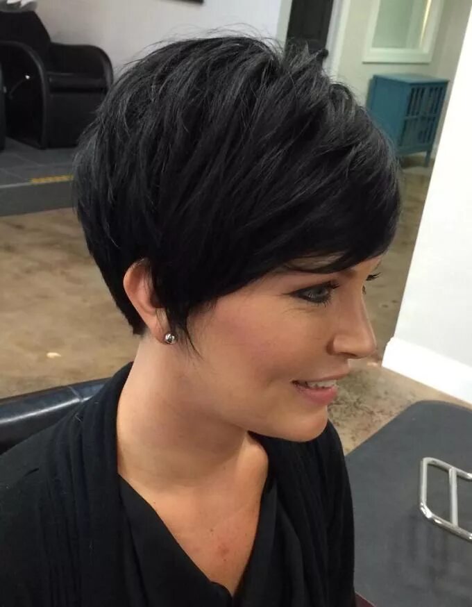 Прическа пикси на длинные 70 Cute and Easy-To-Style Short Layered Hairstyles for 2024 Long pixie hairstyle