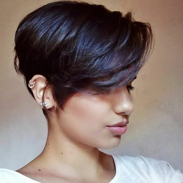 Прическа пикси на средние волосы с челкой corti ciuffi Cool short hairstyles, Haircut for thick hair, Short hair styles pi