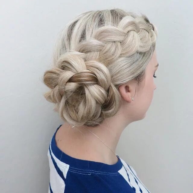 Прическа плетение на средние волосы фото Tiffany Walker on Instagram: "Flower braided updo! I'm in love with this hairsty