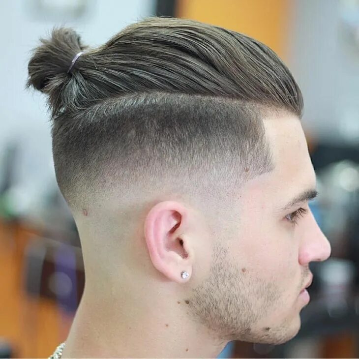 Прическа по середине волосы 20+ Top knot Hairstyles Ideas, Designs Man bun hairstyles, Hair styles, Man bun 