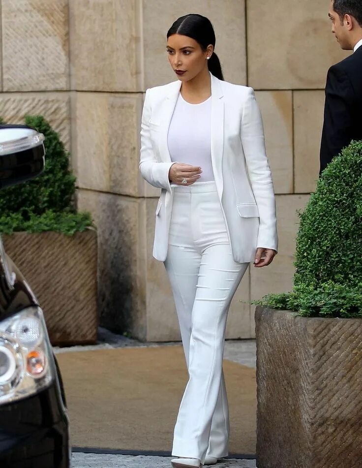 Прическа под брючный костюм женский на свадьбу White Pant Suits For Women Suits for women, Pant suits for women, White outfits 