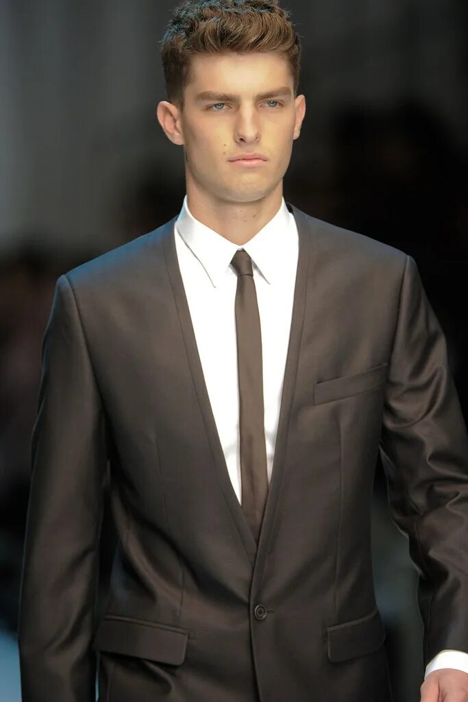 Прическа под костюм мужской Dolce & Gabbana Spring 2012 Menswear Collection Vogue