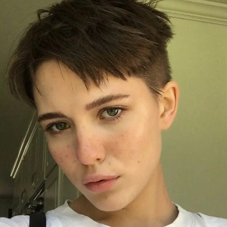 Прическа под мальчика длинная Instagram de Janna Tew (@neighborhoodhoney) Short hair styles, Beautiful hair co