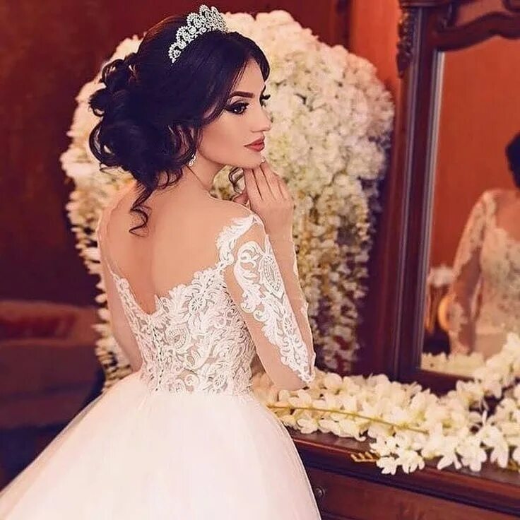 Прическа под пышное свадебное платье 2024 Pin on novia in 2024 Queen wedding dress, Wedding hairstyles bride, Bridal