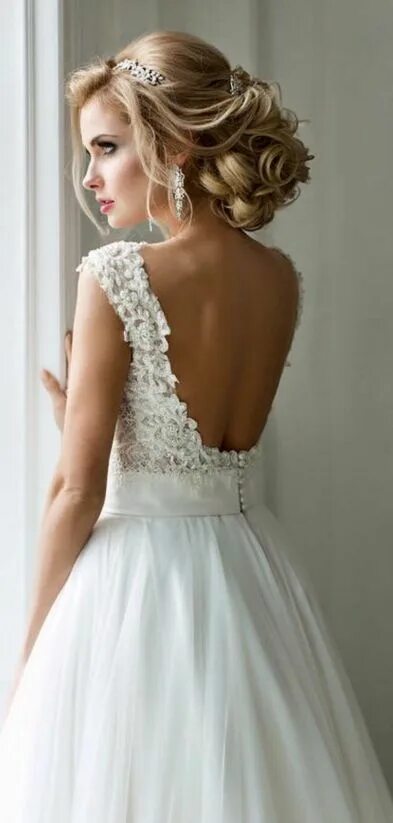 Прическа под пышное свадебное платье 2024 vía ℓυηα мι αηgєℓ ♡) Beautiful wedding dresses, Wedding hairstyles bride, Bride