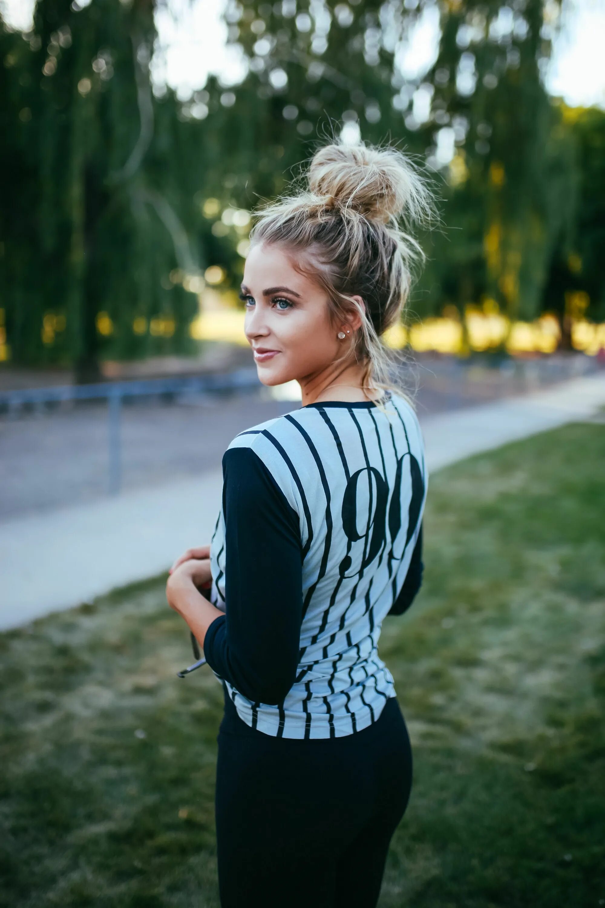 Прическа под спортивный костюм на длинные волосы Cara Loren Shop CL Baseball T-Shirt. Pinterest:@JORDANLANAI Cara loren, Blonde m