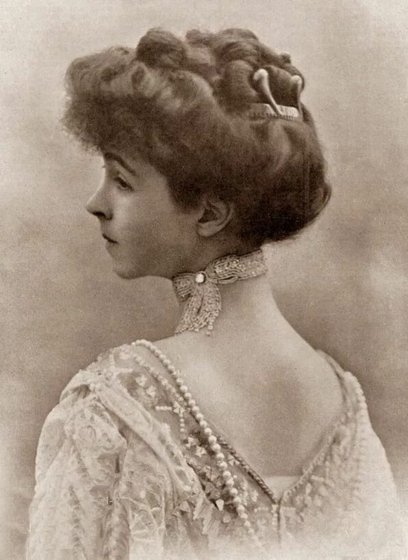 Прическа помпадур женская 19 век L'ancienne cour Vintage hairstyles, Victorian hairstyles, Edwardian hairstyles