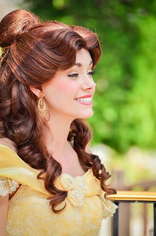 Прическа принцессы Belle Belle beauty and the beast, Disney princess dresses, Belle cosplay