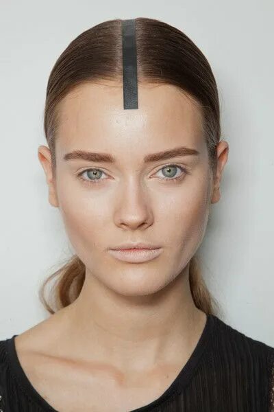 Прическа пробор посередине женская Alexander Wang, Spring 2013 Tendances coiffures, Coiffure, Podium maquillage