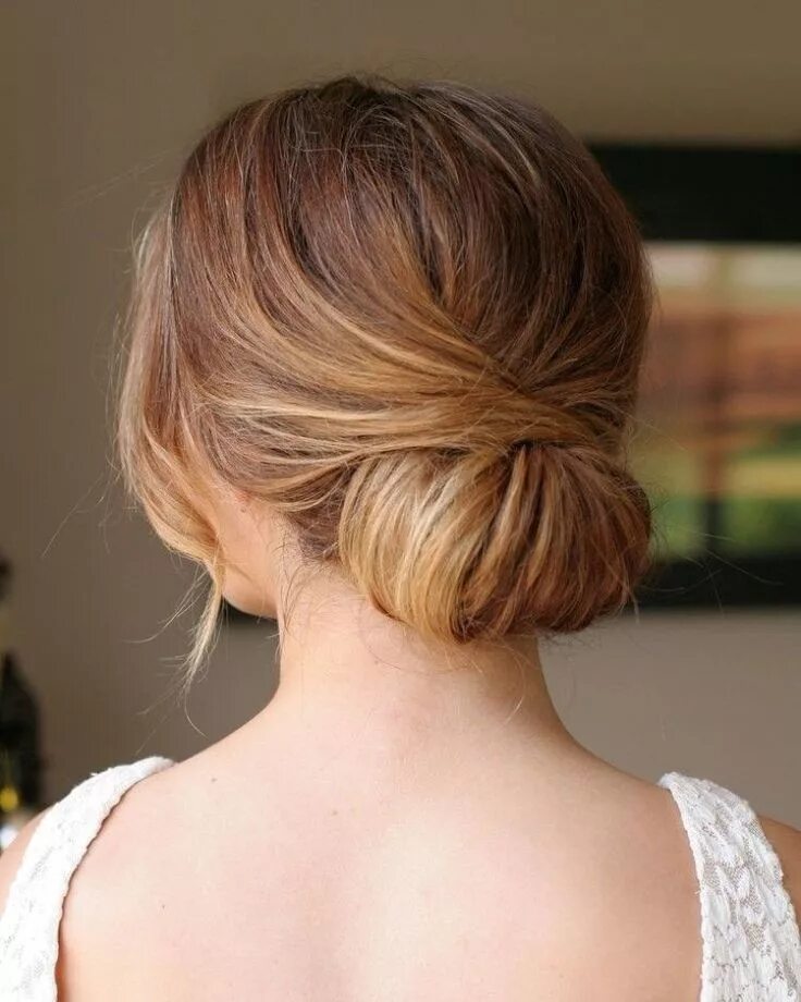 Прическа пучек низкий на короткие coiffure mariage invitée chignon élégant cheveux longs Cabello largo, Peinados, 