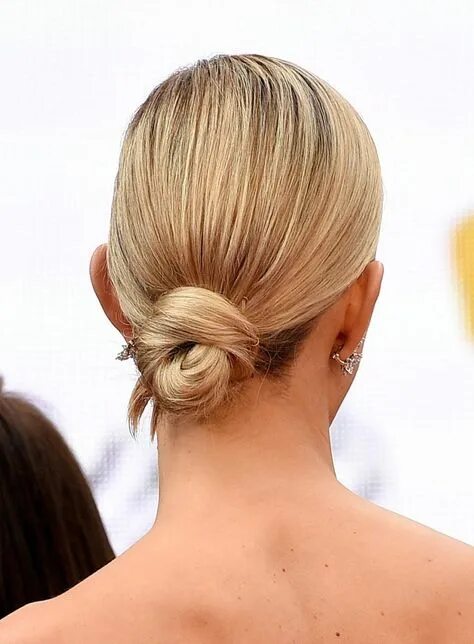 Прическа пучек низкий на короткие Trendy Bun Hairstyles for Short Hair