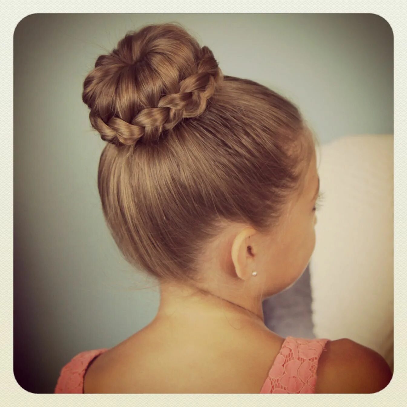 Прическа пучок для девочки Home - Cute Girls Hairstyles Moños con trenzas, Peinados sencillos, Peinados inf