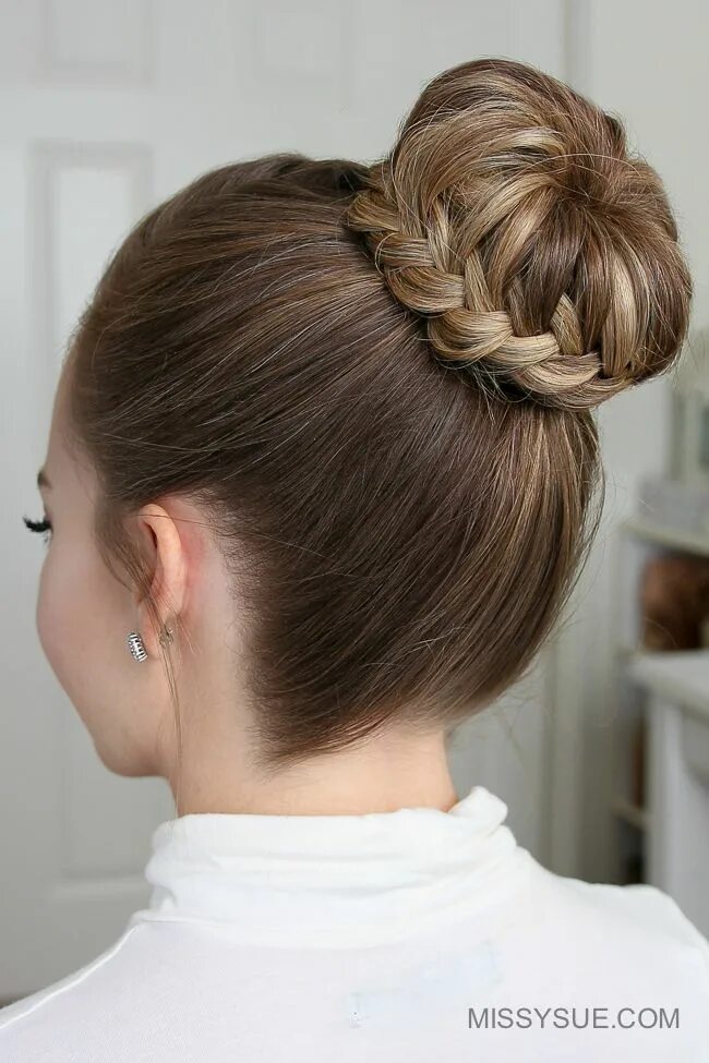 Прическа пучок на длинные девочке French & Lace Fishtail High Bun MISSY SUE Long hair styles, Easy hairstyles, Bra