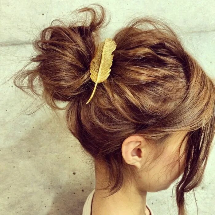 Прическа пучок на длинные для девочки Chignon flou : la coiffure de fête facile à faire soi-même Hair styles, Pretty h