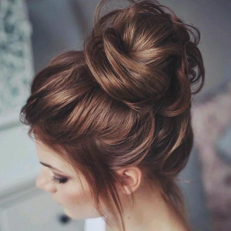 Прическа пучок на длинные волосы Cabelos de Grife on Instagram: "Lindo" Messy wedding hair, Messy hairstyles, Lon