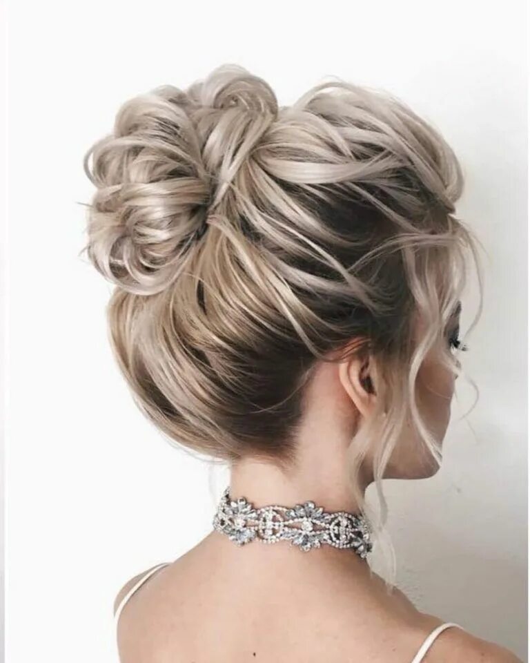 Прическа пучок на короткие волосы 27 Cute Prom Hairstyles For Short Hair - Petanouva in 2020 Short hair bun, Easy 