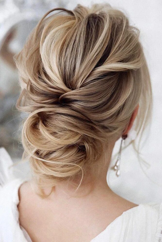 Прическа пучок на короткие волосы на свадьбу Classic Wedding Hairstyles: 30+ Best Looks & Expert Tips Bride hairstyles, Weddi