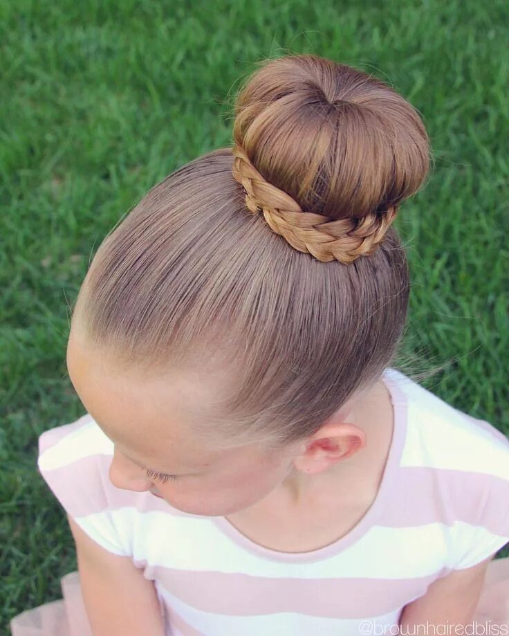 Прическа пучок на средние для девочки Instagram photo by angie * hair tutorials * May 2, 2016 at 2:22pm UTC Bun hairst