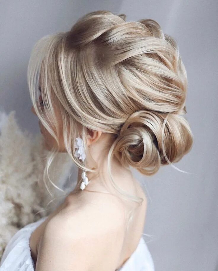 Прическа пучок на средние на свадьбу Pin by D Y N on Wedding Hairstyle Wedding hair half, Up dos for medium hair, Boh