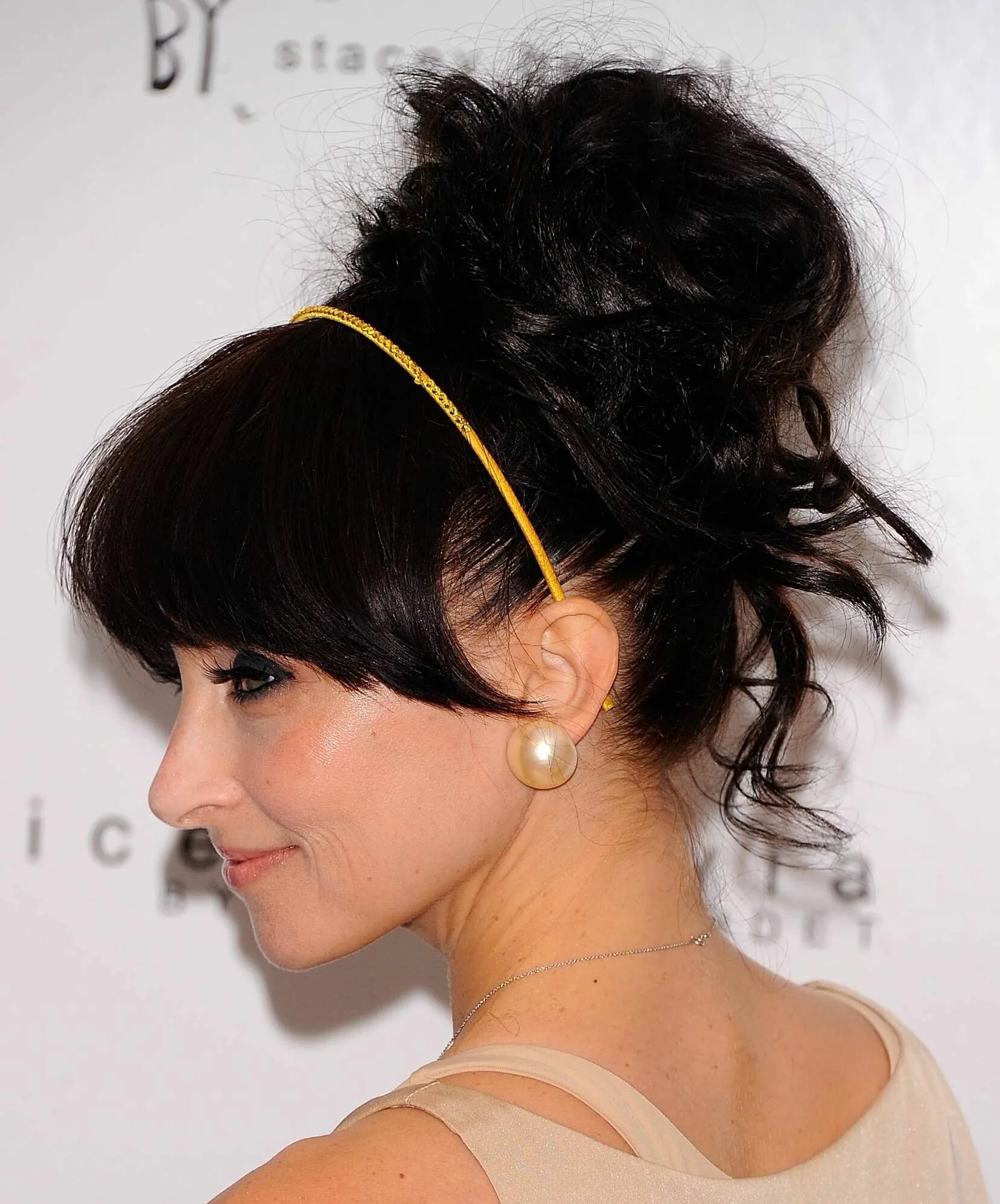 Прическа пучок на средние с челкой 40 Fringe Bangs Ideas That Are Trending Among Celebs (and Beyond) Fringe hairsty