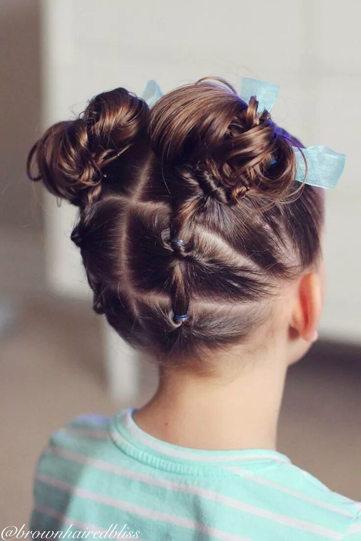 Прическа пучок на средние волосы девочке Baby hairstyles, Childrens hairstyles, Kids hairstyles