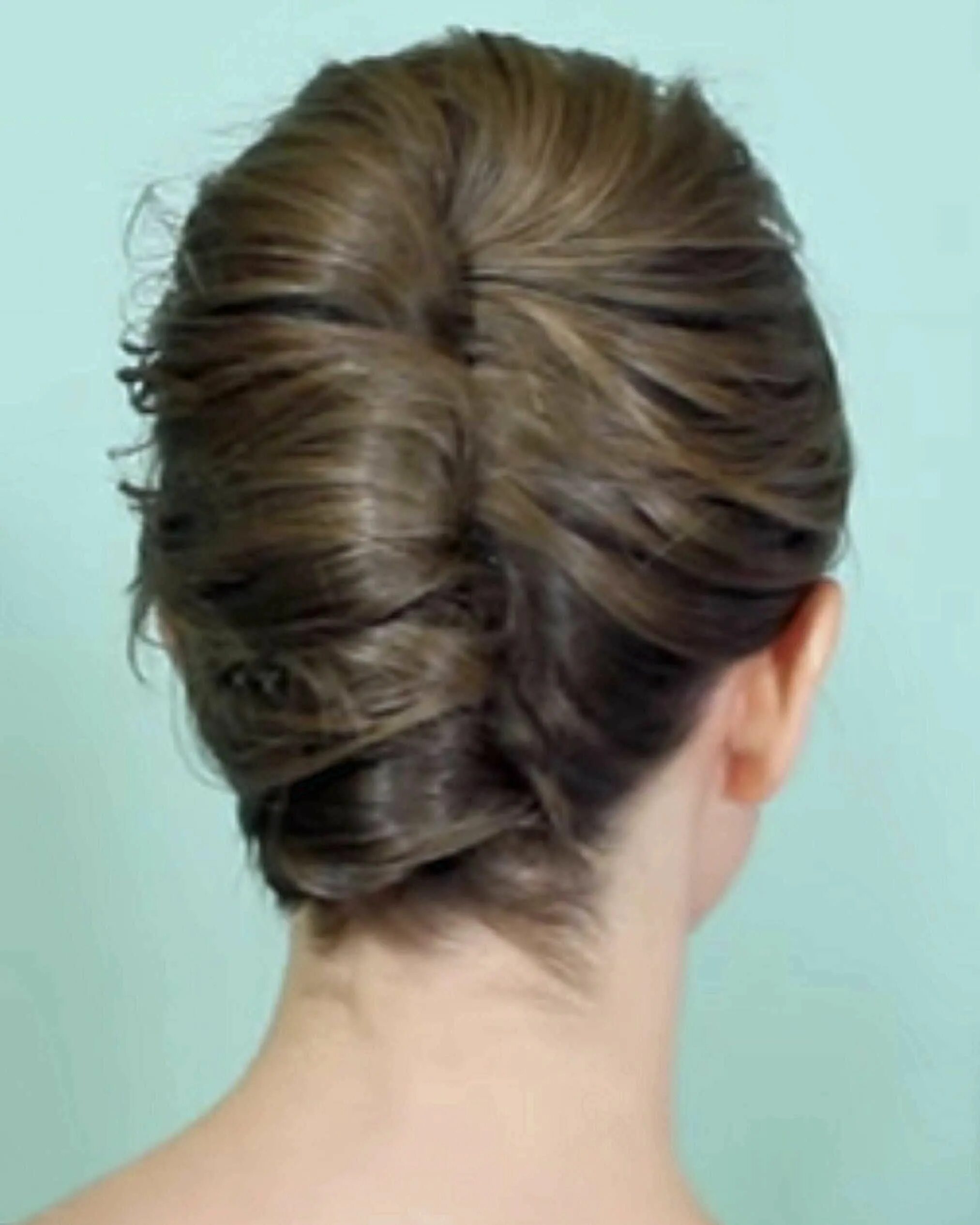 Прическа ракушка A Simple French Twist for Short Hair Bridemaids hairstyles, French twist hair, M