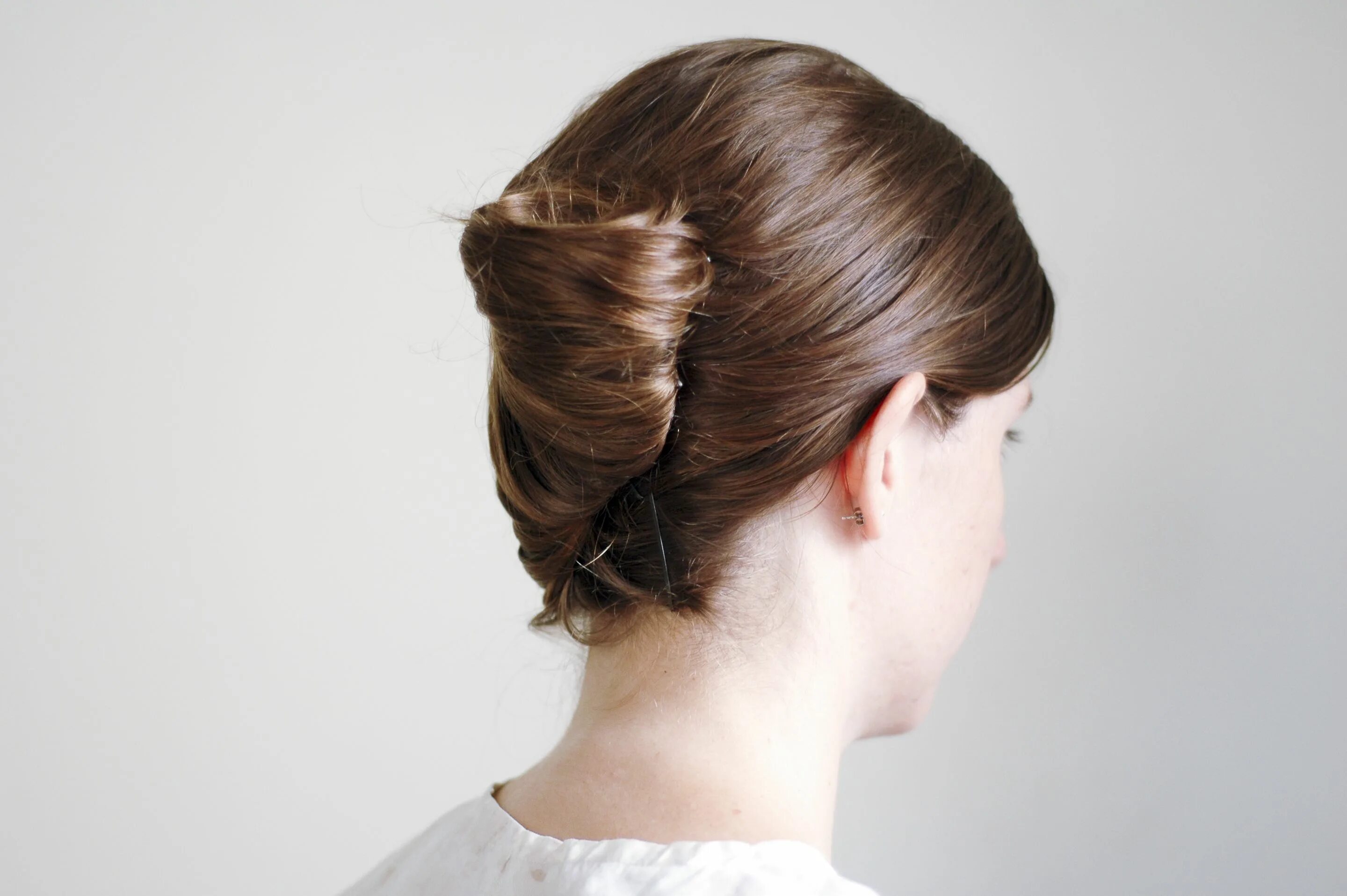 Прическа ракушка на длинные волосы фото French Twist Hair Long hair styles, French twist hair, Hair up styles