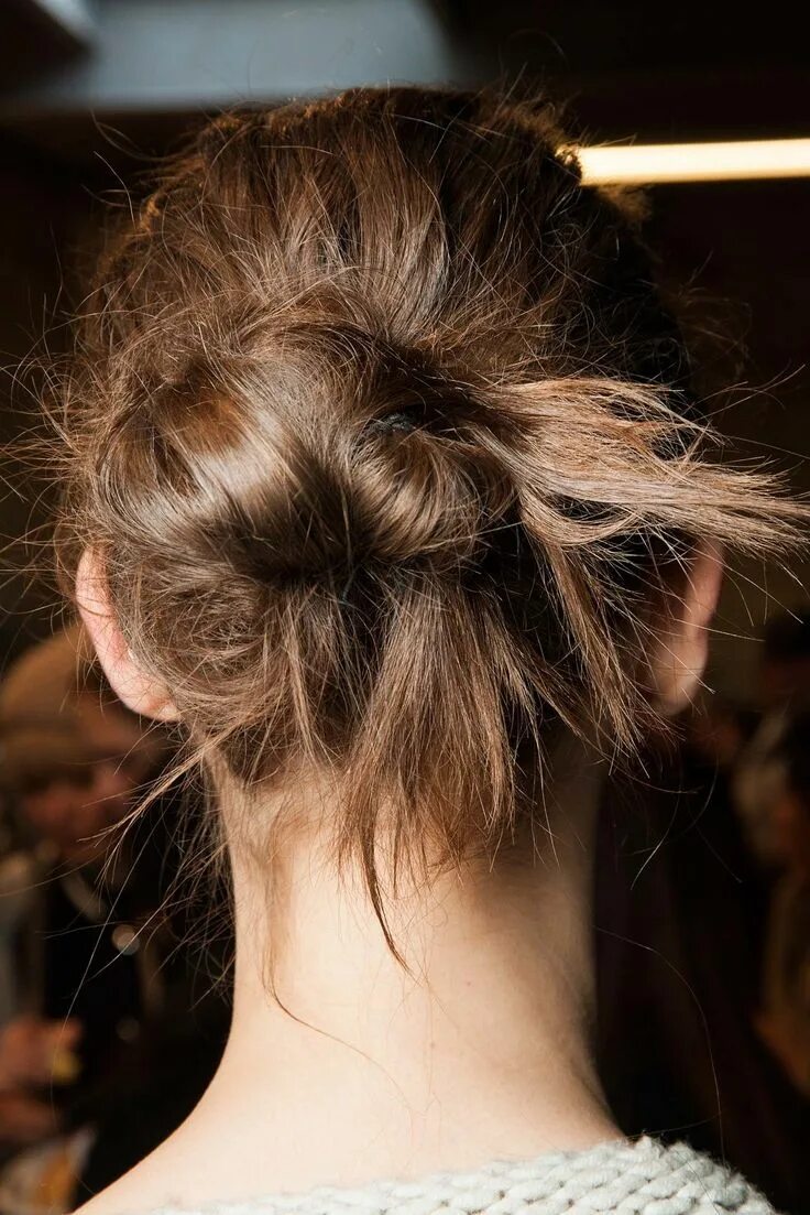 Прическа растрепанные волосы как сделать Vera Wang Fall 2015 Ready-to-Wear Fashion Show Beauty Cool hairstyles, Hair, Eas